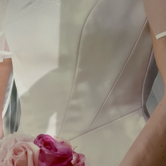 Satin and tulle wedding gown size 2-4 - Picture 3 of 11